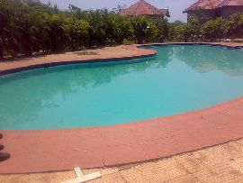 Бассейн в загородном доме