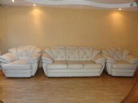 Кожаный диван для дома