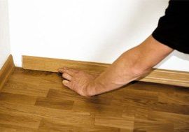 Монтируем плинтус