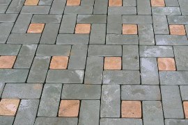 Тротуарная брусчатка в загородном доме