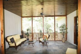 Веранда в загородном доме